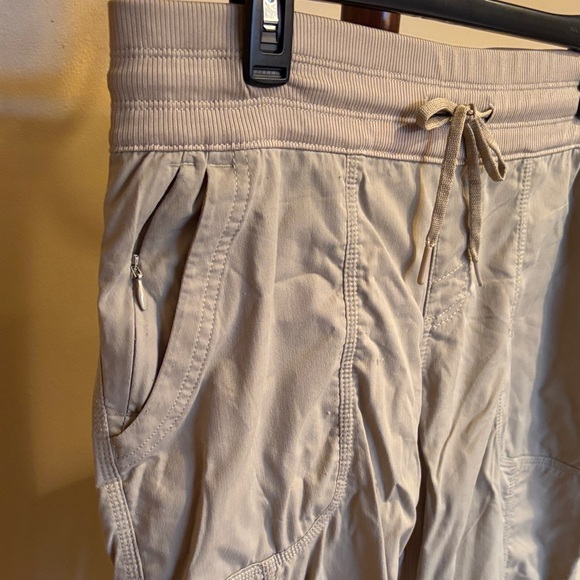 The North Face Beige Women's Capri Pants - Picture 4 of 7